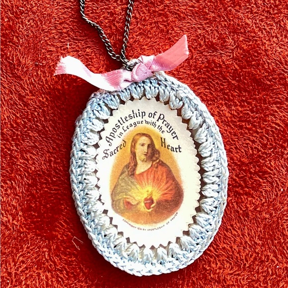 Handmade Artisan Vintage Crochet SACRED HEART Scapular NECKLACE - Picture 3 of 14